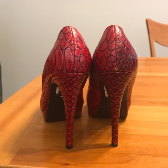 Red heels - Picture 2 of 6